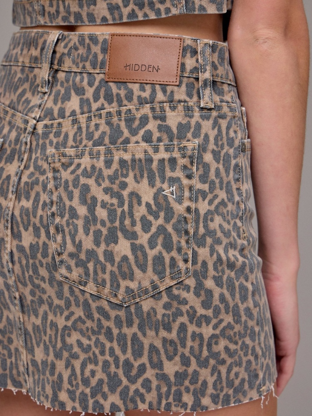 Hidden Jeans Peyton Cheetah Print Mini Skirt - Picture 2 of 4